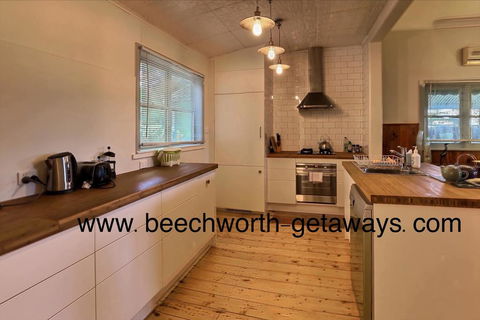 Cherry Blossom Cottage - Beechworth-Getaways - Accommodation Sunshine Coast 1