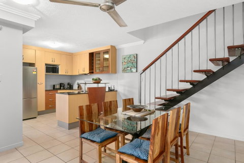 Chic City Apartment With Waterfront Views - Accommodation Sunshine Coast 3
