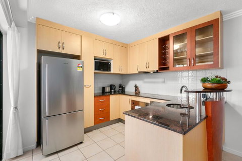 Chic City Apartment With Waterfront Views - Accommodation Sunshine Coast 2