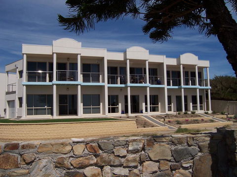 Christies Seahorse Holiday Townhouses - Accommodation Sunshine Coast 0
