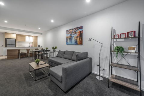 CITY APARTMENT And FREE CITY TOUR BUS NEARBY - Accommodation Sunshine Coast 3