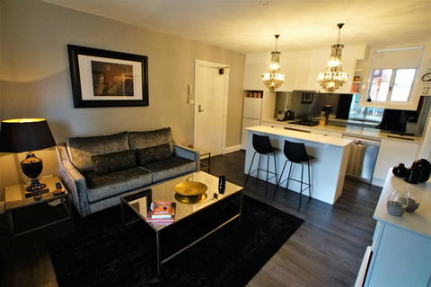 City Life Apartment-full Kitchen & Separate Bedroom - Accommodation Sunshine Coast 1