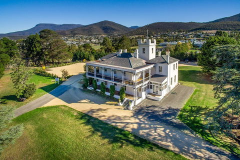 Claremont House - Accommodation Sunshine Coast 0