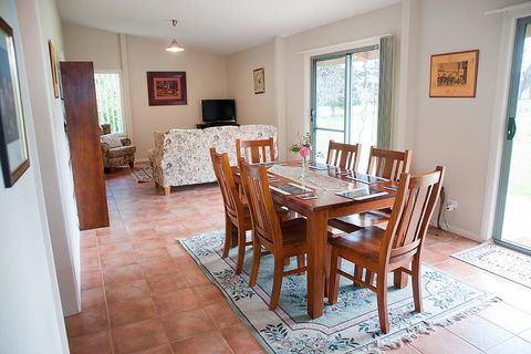 Clarendon Chalets - Accommodation Sunshine Coast 3