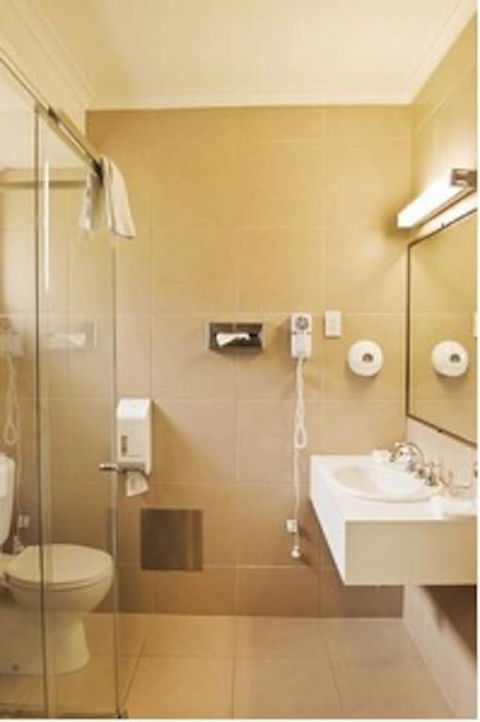 Classic Twin-bed Room 2 In Oakleigh - Accommodation Sunshine Coast 3