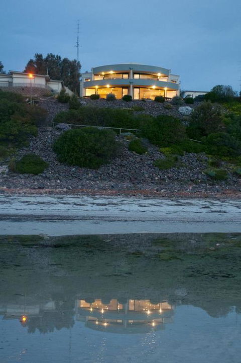 Cliff House Beachfront Villas - Accommodation Sunshine Coast 3