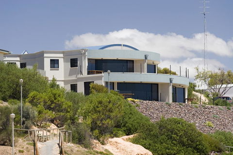 Cliff House Beachfront Villas - Accommodation Sunshine Coast 2
