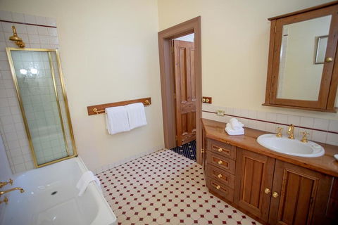 Clocktower Suites - Accommodation Sunshine Coast 2