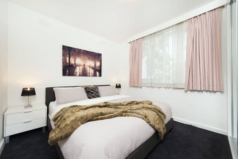 Close St Kilda Commercial Hub And Melbourne Centre - Accommodation Sunshine Coast 2