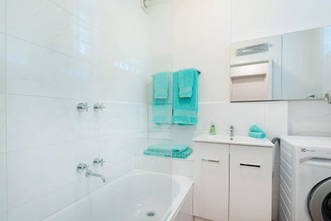 Close St Kilda Commercial Hub And Melbourne Centre - Accommodation Sunshine Coast 3