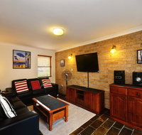 Close To The Main Surf Beach - Accommodation Sunshine Coast