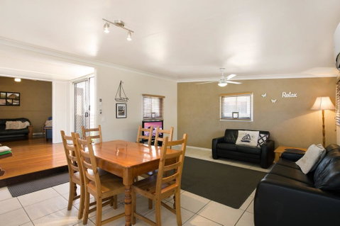 Close To Water, Restaurants And Clubs, Toorbul St, Bongaree - Accommodation Sunshine Coast 0