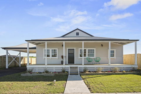 Cloverdale Cottage - Accommodation Sunshine Coast 0