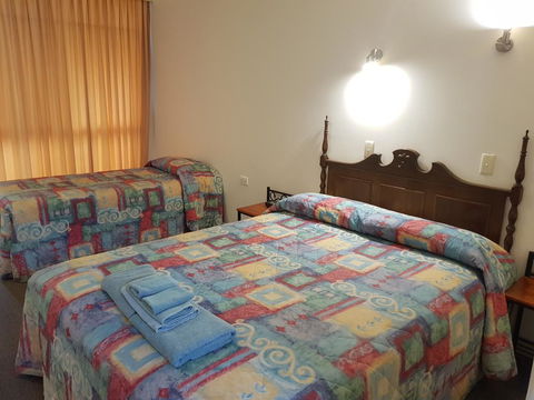 Cobb Inlander Motel - Accommodation Sunshine Coast 2