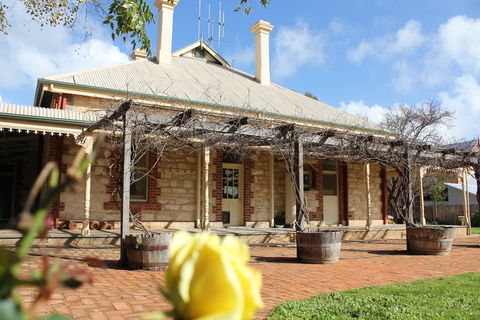 Cockburn House - Accommodation Sunshine Coast 1