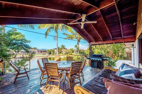 Coconut Grove Holiday House - Accommodation Sunshine Coast 0