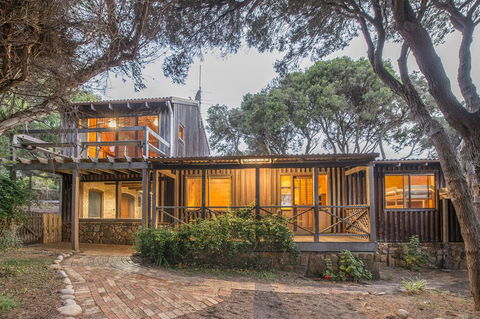 Coleys Beach House Yallingup - Accommodation Sunshine Coast 2