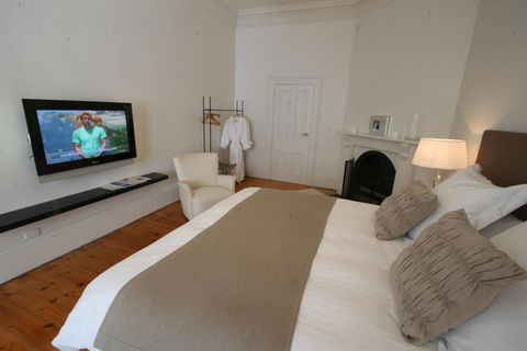 Colhurst House - Accommodation Sunshine Coast 0