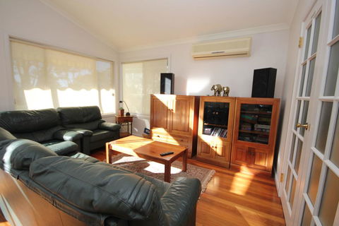 COLMER HOUSE At Dunbogan - Accommodation Sunshine Coast 3