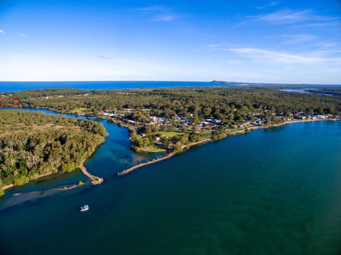 COLMER HOUSE At Dunbogan - Accommodation Sunshine Coast 0