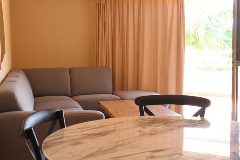Colonial Court Beachfront Motel & Holiday Stay - Accommodation Sunshine Coast 2