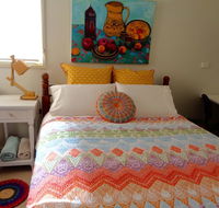 Colourful creative Artist house Glen Waverley - Accommodation Sunshine Coast