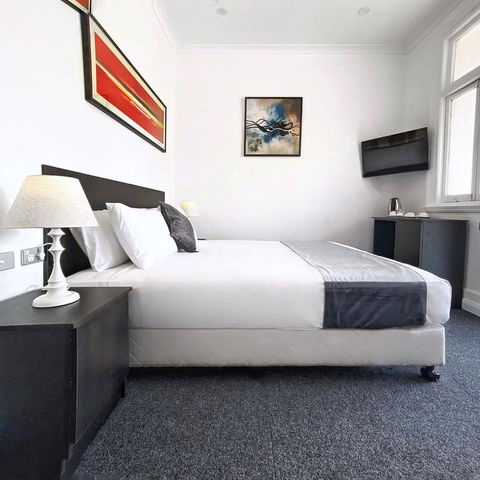 Commercial Hotel Hay - Accommodation Sunshine Coast 3