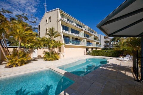 Commodore Apartments - Accommodation Sunshine Coast 1