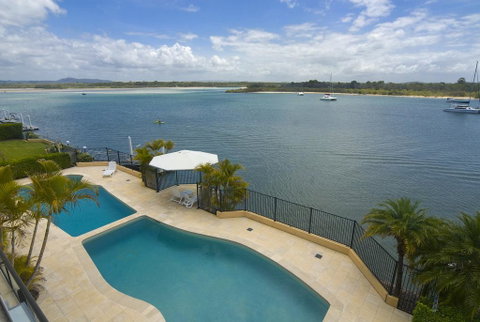 Commodore Apartments - Accommodation Sunshine Coast 0