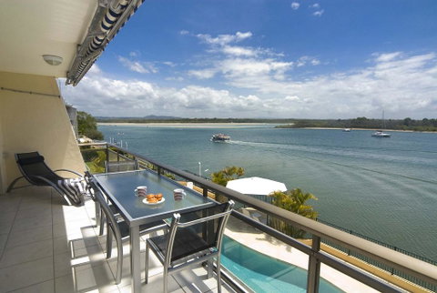 Commodore Apartments - Accommodation Sunshine Coast 2