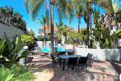 Como Mezzanine Retreat - Accommodation Sunshine Coast 2
