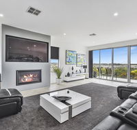 CONROE EXECUTIVE TOWNHOUSE - MODERN  STYLISH - Accommodation Sunshine Coast