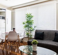 Contemporary Light Filled Boutique 2B Chapel St Apt  Parking - Accommodation Sunshine Coast