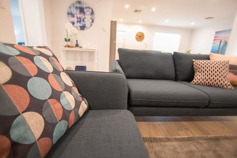 Contemporary Esprit With River Reserve Access - Accommodation Sunshine Coast 0