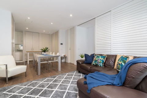 Convenience And Luxury In Carnegie - Accommodation Sunshine Coast 0