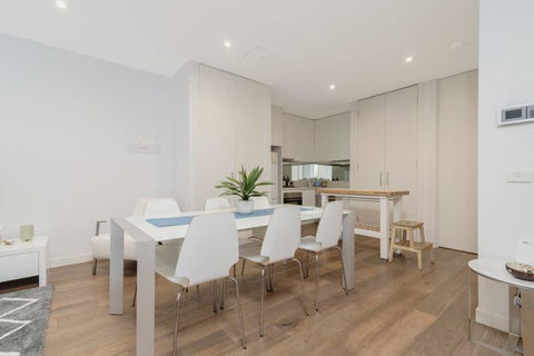Convenience And Luxury In Carnegie - Accommodation Sunshine Coast 1