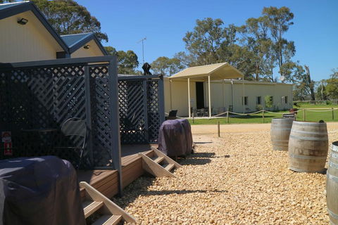Coonawarra Cabins Unit B - Accommodation Sunshine Coast 2