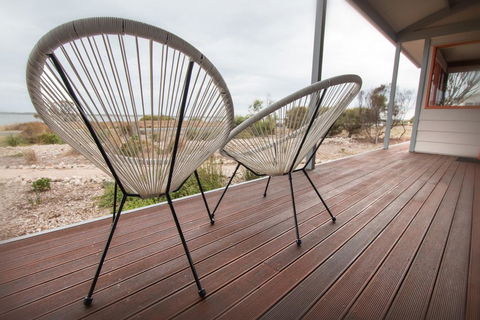 Coorong Aurora - Breathtaking Waterfront Escape - Accommodation Sunshine Coast 3