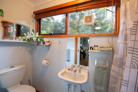 Coota Views Unit - Accommodation Sunshine Coast 3