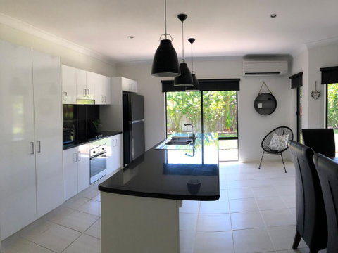 Cooya Beach - Ultimate Tropical Getaway - Accommodation Sunshine Coast 3
