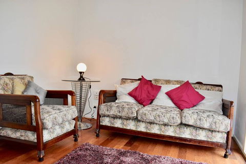 Cosy 1 Bedroom Apartment In Trendy Northcote - Accommodation Sunshine Coast 1