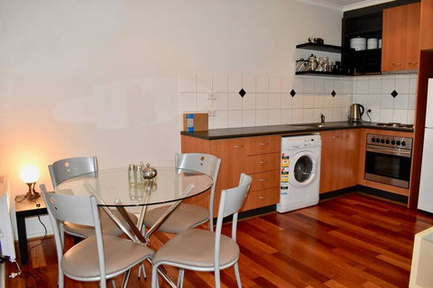 Cosy 1 Bedroom Apartment In Trendy Northcote - Accommodation Sunshine Coast 2