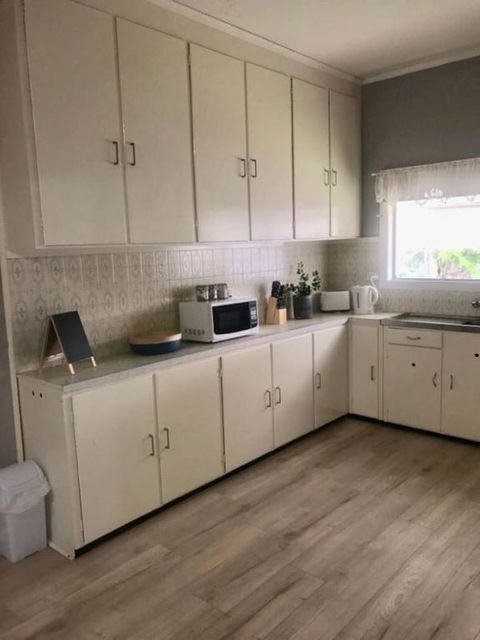 Cosy Country Cottage With AirCon - Accommodation Sunshine Coast 3