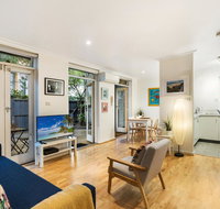 Cosy Modern Apartment With Leafy Courtyard - Accommodation Sunshine Coast