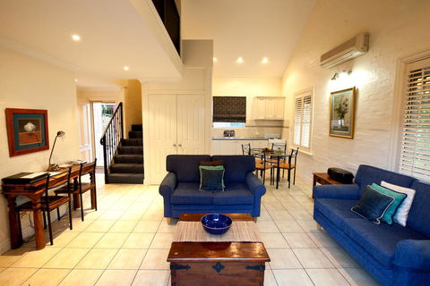 Country Apartments - Accommodation Sunshine Coast 0