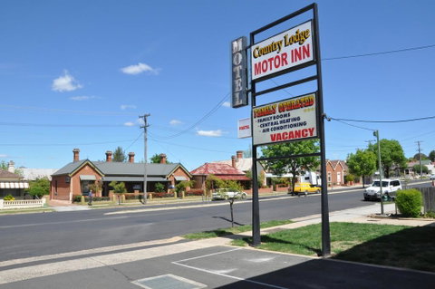 Country Lodge Motor Inn - Accommodation Sunshine Coast 0