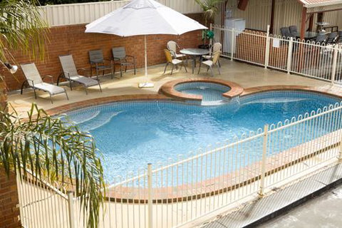 Courtyard Motor Inn - Accommodation Sunshine Coast 1