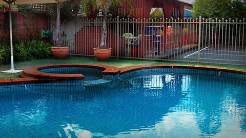 Courtyard Motor Inn - Accommodation Sunshine Coast 3