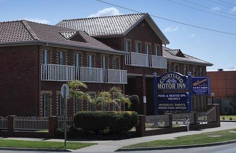 Courtyard Motor Inn - Accommodation Sunshine Coast 0