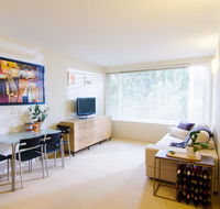 Cozy One Bedroom Apartment in Waverton - Accommodation Sunshine Coast